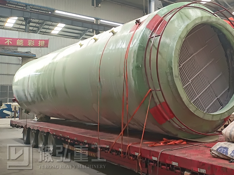 豫弘重工烘干机喷淋塔配件装车发货现场